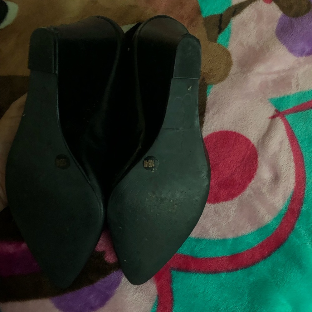 Black wedge